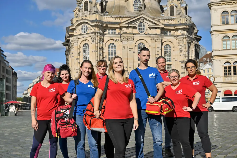 Das Team von IPS vor der Dresdner Frauenkirche